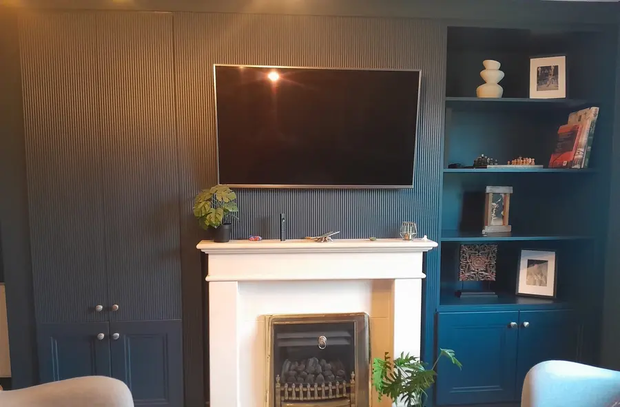 Charcoal Slatted Wall & Teal Alcove